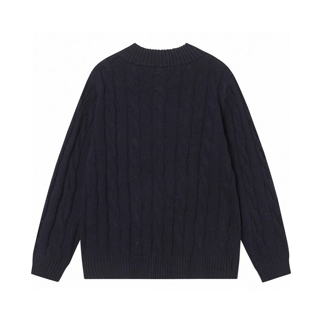P194 Style number: 603 -Ralph Lauren 24ssRL half-zip long-sleeved sweater with classic war horse logo embroidery on the chest, pullover jacket -The item is made of dyed and spun yarn, purchased from the original version. A full set of customized accessories. Details determine success. A major autumn and winter new style. The item weighs more than 800 grams. It is soft and delicate and does not tie the body. The upper body effect is very nice and has a loose fit. -Color: black, white, gray -Size: S/M/L/XL/2XL
